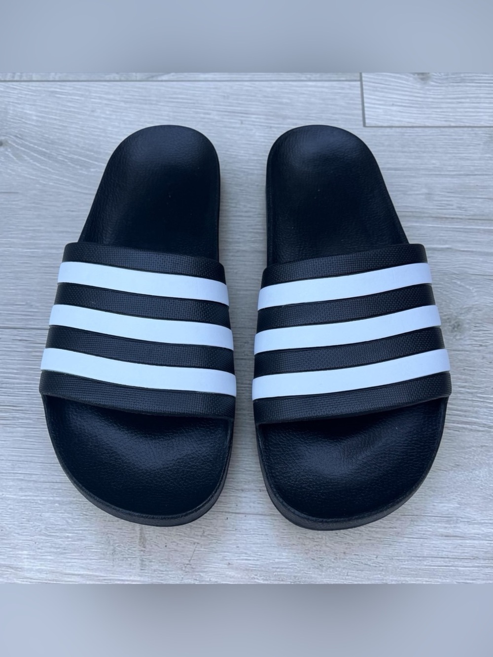 NWOT Adidas Men’s Black White Slide Sandals! Size 11! - Picture 5 of 8
